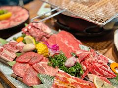 黑牛六拼-明洞阿姨·韩式酱蟹烤肉·创意料理(三元桥店)