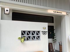 -Café Monson