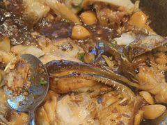 秘制石锅碟鱼头-海派美食·家宴海鲜青岛菜·石锅鲽鱼头(东方城店)