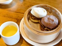 一口香肉夹馍-東舍食唐精品陕菜馆