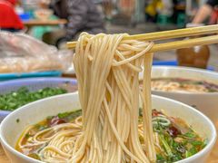 酸菜肉丝米线-越洋肖氏老米线(杨家坪店)