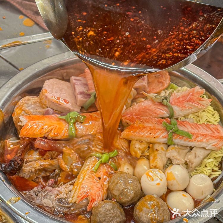 官亭路这个小巷子里藏着一家做冒菜的小店