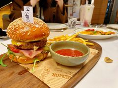 和牛芝士汉堡-93Club·法餐厅