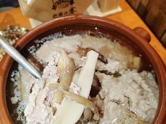 云南汽锅菌子蒸肉饼-老滇山寨•云南特色菜•地方菜•民族风情歌舞表演(金碧店)