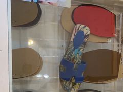 -爱革·奢品·鞋包·衣物·家居(金桥国际商业广场店)