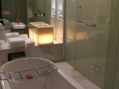 -上海滴水湖皇冠假日酒店