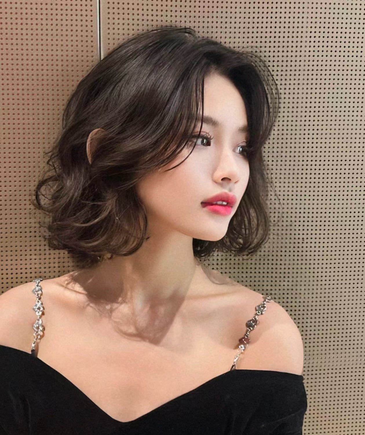 超a短发
酷感氛围 #浪漫生活的记录者
锁骨发"空气感八字刘海锁骨