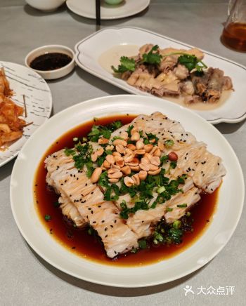 粤西捞手工切粉、香茅大虾、头菜蒸牦牛展、家乡盐水鹅、