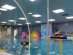 -蓝鲸奇亲子游泳俱乐部