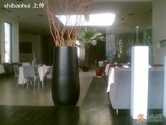 宽敞的店堂-甲21号招待所