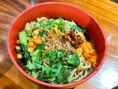 -爆炸头阿姨小四川正宗川味小吃(无任何分店)