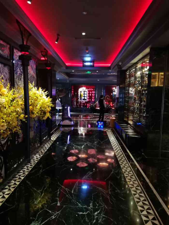 inlove ktv(虹口龙之梦店)-"朋友生日去的 环境不错 音响效果也可以 .