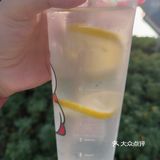 以前的冰柠檬水有股淡淡的柠檬香而且微微甜味道清爽可口