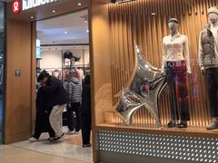 -lululemon(上海浦东IFC店)