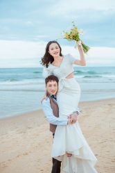 -现代经典婚纱摄影