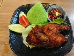 燒雞班蘭尖塔飯-班兰叶印尼美食