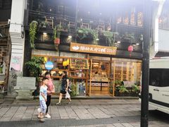 -猫的天空之城概念书店(杭州南宋御街店)