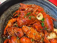 -肥肥虾庄·金牌油焖大虾(汉街SKP店)