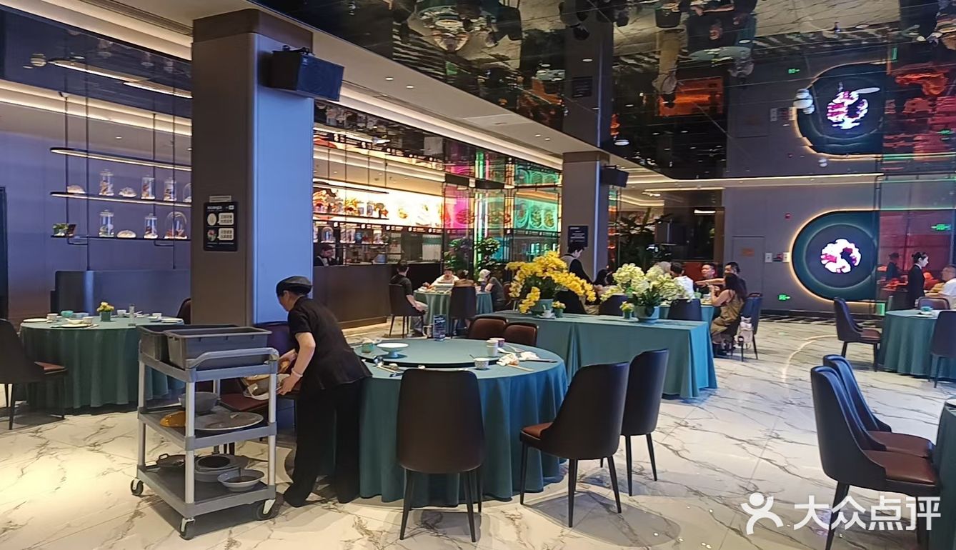 带上男朋友一起，一直听妈妈说这边的海鲜好吃