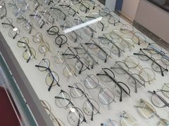 -三叶眼镜城批发市场(上海火车站店)