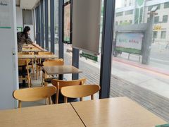 靠窗位-老乡鸡(武汉中南梅苑小区地铁站店)