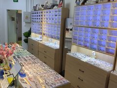 -天空之镜眼镜店蔡司依视路配镜授权零售店(望京颐堤港店)