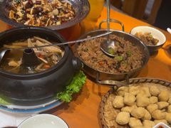 -老滇山寨•云南特色菜•地方菜•民族风情歌舞表演(金碧店)