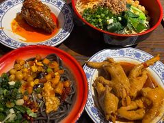 -爆炸头阿姨小四川正宗川味小吃(无任何分店)