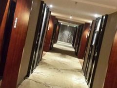 -武汉光谷广场杨家湾地铁站怡程酒店
