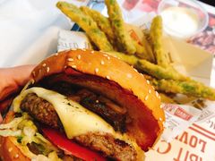-The Habit Burger Grill 哈比特汉堡(复兴soho店)