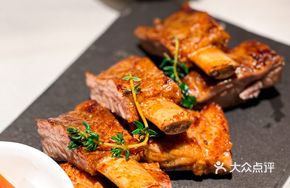 Charcoal-Grilled Spare Ribs