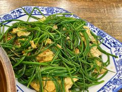 沙葱炒蛋-老钟家烤羊排·敦伊阁清真餐厅胡羊焖饼