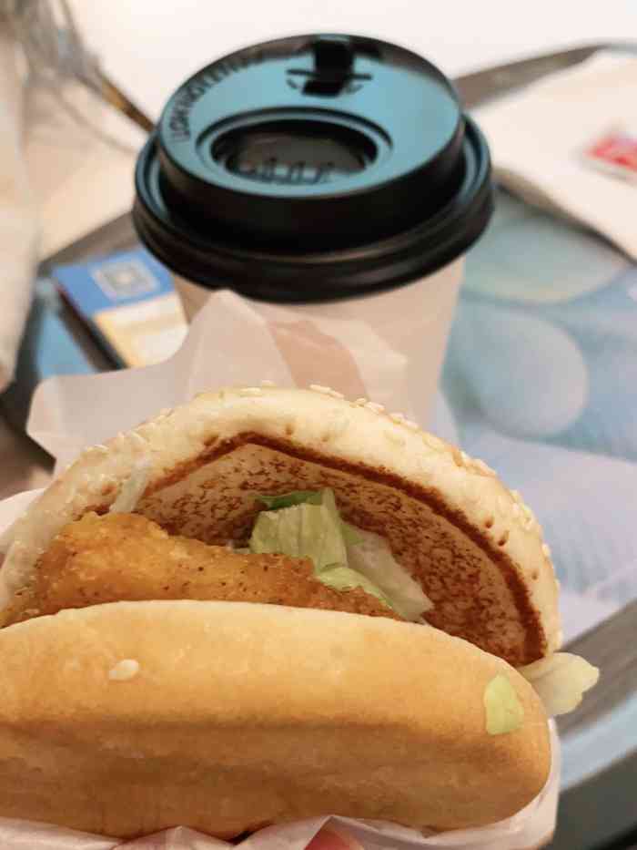 麦当劳(天河机场t3店)-"环境干净整洁,有专门的消毒,很放心麦记.