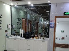 -茂菊口腔连锁(浦东南路店)