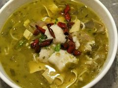 -渝是乎酸菜鱼(龙旗购物中心店)