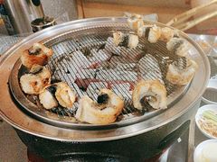 -围炉肉舍•炭烤活鳗•丹东海鲜烤肉(步行街店)