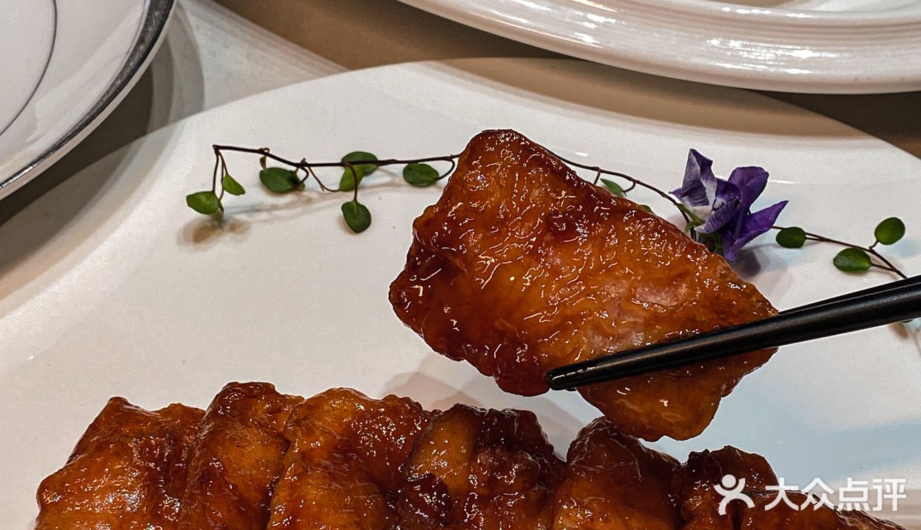 广州！在广州！！吃到了很酥香的盐焗鸡蛋挞