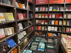 -钟书阁(松江泰晤士小镇店)