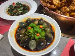 青椒皮蛋-老佛爷铜炉蛙锅(东门老街店)