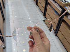 -美式眼镜·授权蔡司.依视路.尼康.豪雅.明月(人民广场店)