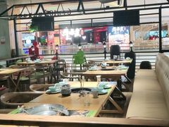 大堂-洪氏嗨捞·广东猪肚鸡·椰子鸡火锅(西咸万象城店)