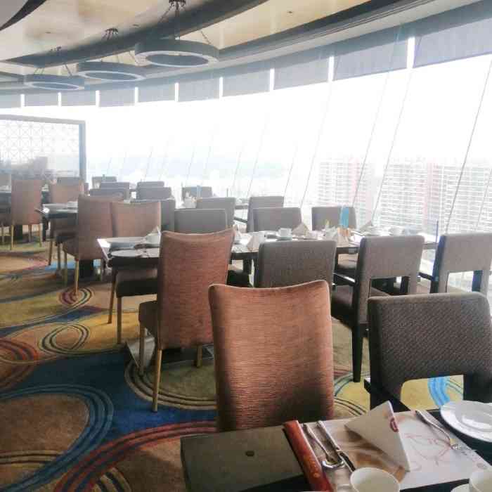 凤凰阁旋转餐厅-"今年的团队团建聚会选择在深圳举行旋转餐.