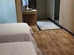 -华海酒店(茂名高铁站店)