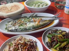 -丹水桥地锅鱼·翘嘴鲌·地方特色全鱼宴(丹江口大坝店)