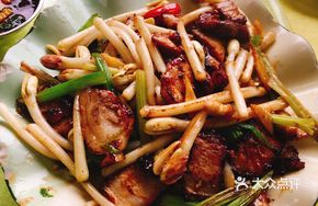 Peanut Sprout Stir-Fried with Pork Belly