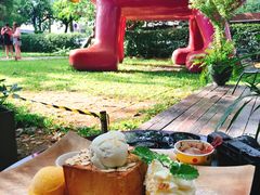 -莓园冰淇淋店