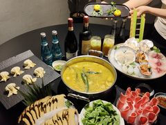 -鲜入唯煮·港式海鲜牛肉火锅(金宝街店)