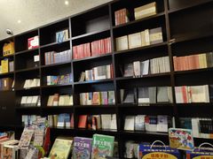 -钟书阁(松江泰晤士小镇店)