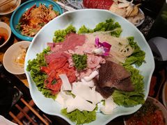 -老牌坊云南鱼豆花火锅(哈西万达店)