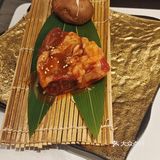 在牛角吃烤肉会验证烤肉吃五分或七分熟真的肉质口感会绝佳